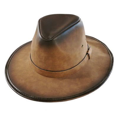Шляпа из экокожи коричневая
