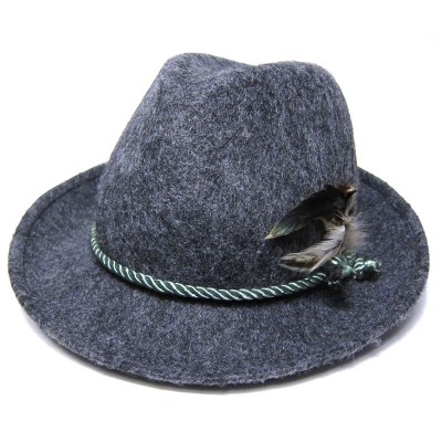 Тирольская шляпа с пером серого цвета
