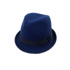 Синяя шляпа Трилби с узкими полями
