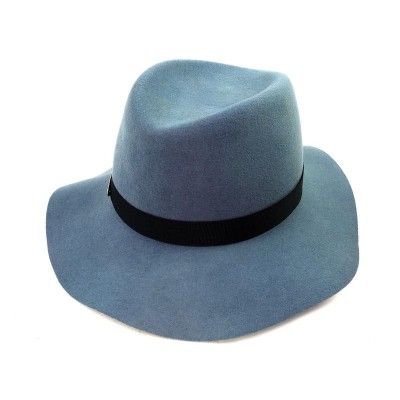 Шляпа с волнистыми полями голубого цвета