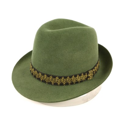 Зеленая шляпа федора