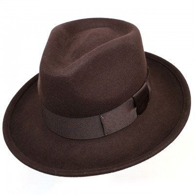 Шляпа Федора коричневого цвета