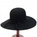 Фетровая шляпа черного цвета с большими полями